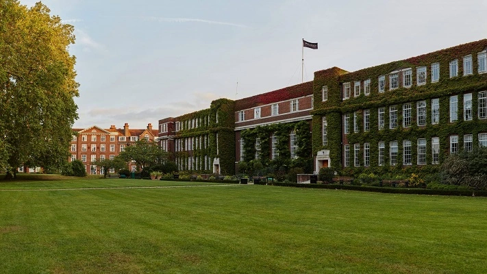 Living on campus Regent's University London